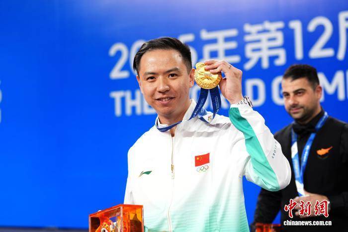桑搏大项迎, 子格斗三金