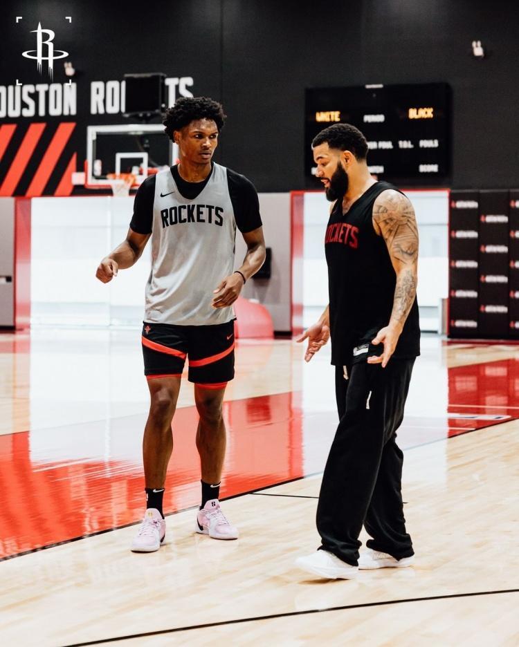 jWNCW, 的控球后卫, 汤普森极有